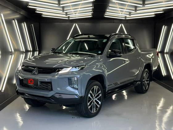 MITSUBISHI L200 TRITON 2.4 16V TURBO DIESEL SPORT HPE-S URBAN CD 4P 4X4 AUTOMÁTICO MITSUBISHI L200 TRITON 2.4 16V TURBO DIESEL SPORT HPE-S URBAN CD 4P 4X4 AUTOMÁTICO